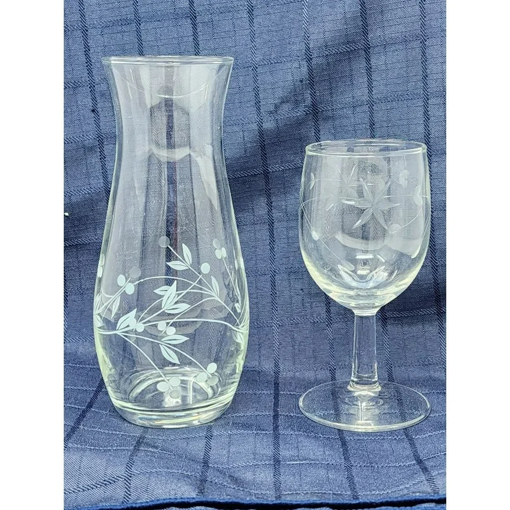 Vintage Leaves/Berries Etched Wine Glass & Etched Flower/Leaves Glass‎ Vase